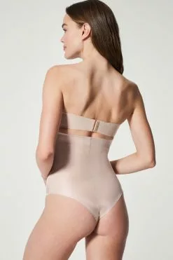 <!-- Mp_trans_schedule_disable_start Remove 1034 -->Spanx<!-- Mp_trans_schedule_disable_end Remove 1034 --> SPANX® Suit Your Fancy Tanga Mit Hohem Bund Und Mittelstarkem Halt -Spanx Verkaufsshop 337 170s4
