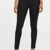Spanx THE PERFECT BLACK PANT, ANKLE BACKSEAM SKINNY - Leggings - Strümpfe - Classic Black -Spanx Verkaufsshop 340044985390485baed981caa5266182 1