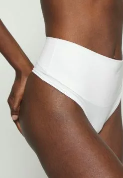 Spanx COTTON COMFORT THONG - String - White -Spanx Verkaufsshop 45d6754fcd2a476688f498cd73a16137