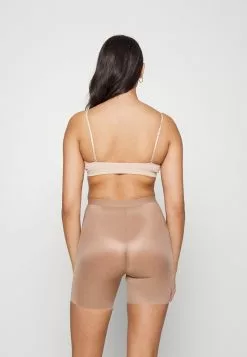 Spanx THINSTINCTS 2.0 GIRLSHORT - Shapewear - Cafe Au Lait -Spanx Verkaufsshop 4b79a53ab30649c4a765e6c0a99f5e81