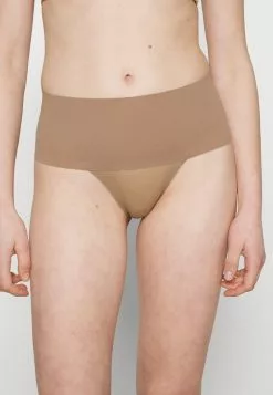 Spanx String - Café Au Lait -Spanx Verkaufsshop 923845e069b649e9a1a4572c10a2b1e9 1