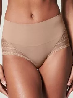 Spanx Undie-Tectable Shaping-Panty Mit Spitze