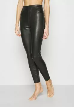 Spanx LEATHER-LIKE ANKLE SKINNY PANT - Leggings - Strümpfe - Classic Black 11 Spanx LEATHER-LIKE ANKLE SKINNY PANT - Leggings - Strümpfe - Classic Black -Spanx Verkaufsshop a9891cdb699a4616ab9e0f6129382827 1