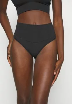 Spanx COTTON COMFORT THONG - String - Black -Spanx Verkaufsshop b3ae61e8b6af4d2a94c62ec49e29c1a9 1