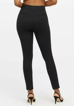 Spanx THE PERFECT BLACK PANT, ANKLE BACKSEAM SKINNY - Leggings - Strümpfe - Classic Black -Spanx Verkaufsshop c9b8a259bc53464189ddb71a8c1eea9c
