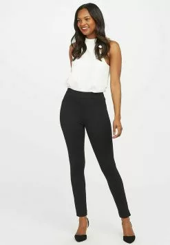 Spanx THE PERFECT BLACK PANT, ANKLE BACKSEAM SKINNY - Leggings - Strümpfe - Classic Black -Spanx Verkaufsshop d5cee3b806a04ade85bb7b4150bf8909