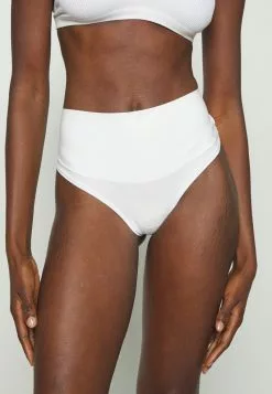 Spanx COTTON COMFORT THONG - String - White -Spanx Verkaufsshop f5c6155e43aa4edbaccc368b691123cc 1